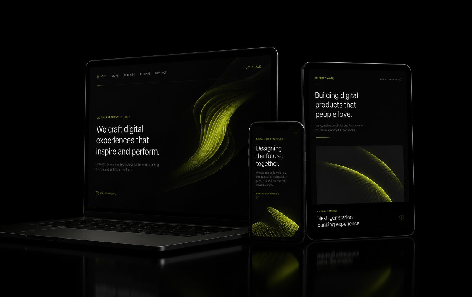 Site internet responsive affiché sur un ordinateur portable, une tablette et un smartphone
